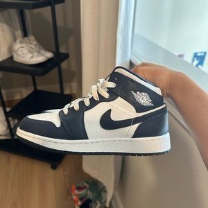 Air Jordan 1 Mid GS 'Obsidian'